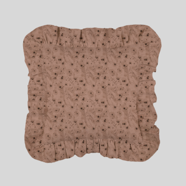 Selene-Cushioncover-ruffle-powder