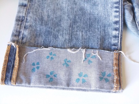 embroidered-denim-diy Draw flowers