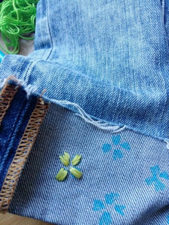 embroidered-denim-diy finish first petal