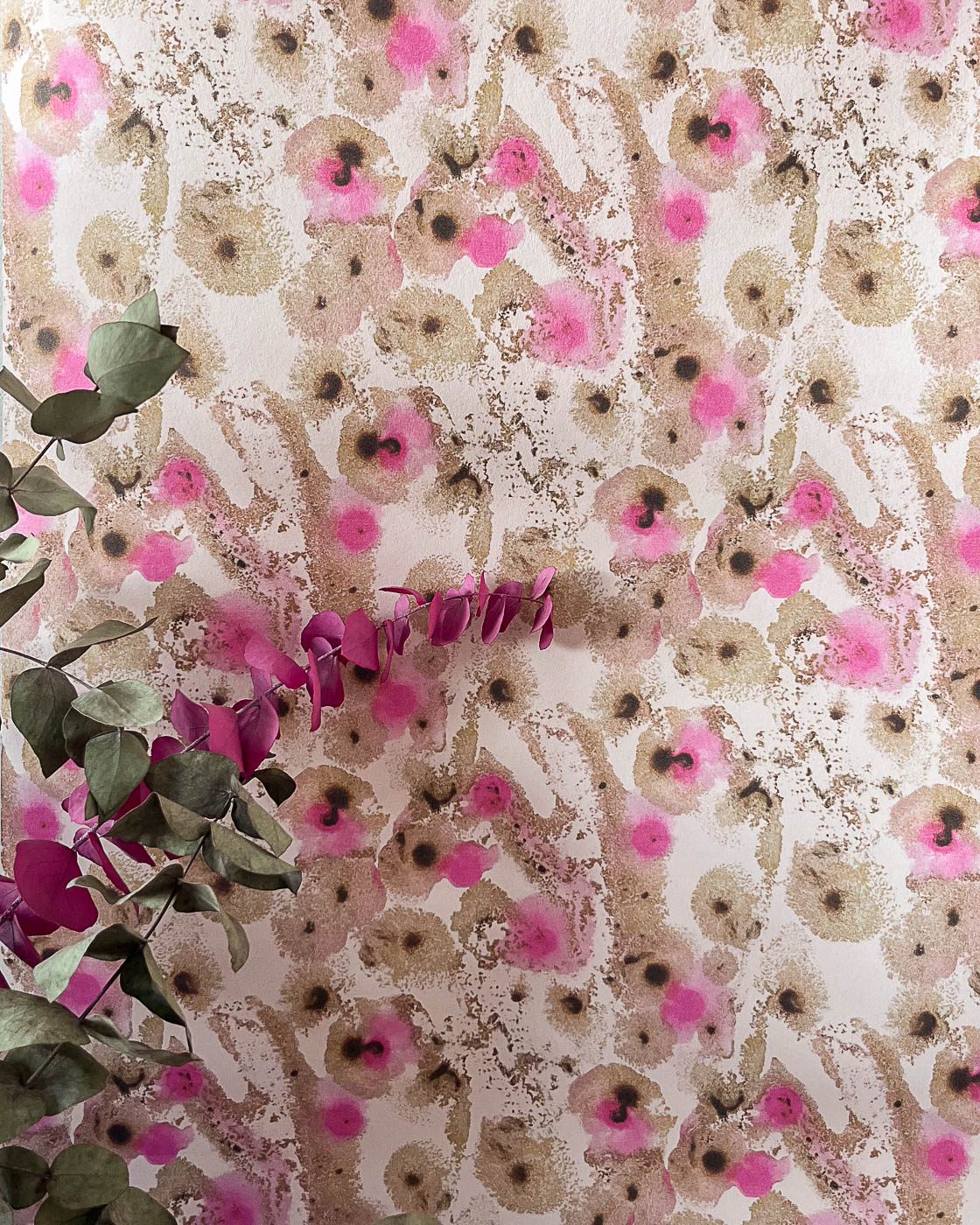 Selene ink abstract wallpaper in pink and gold